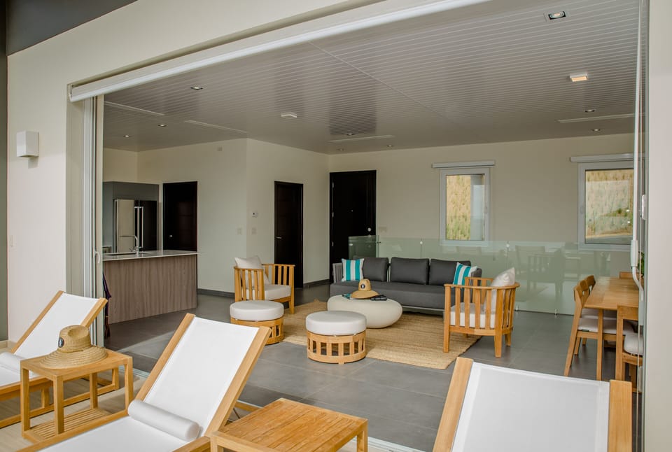 Open Layout, Butler and Cook Service Available 