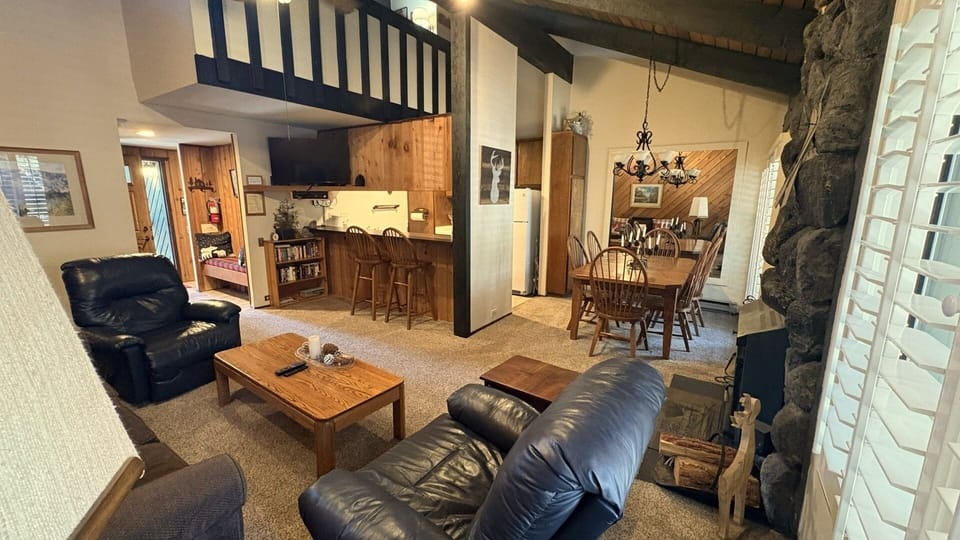 Living room Pic 2