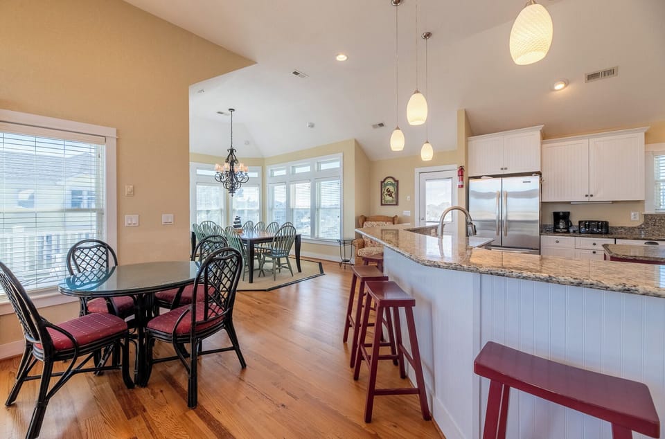Kitchen/Dining Area