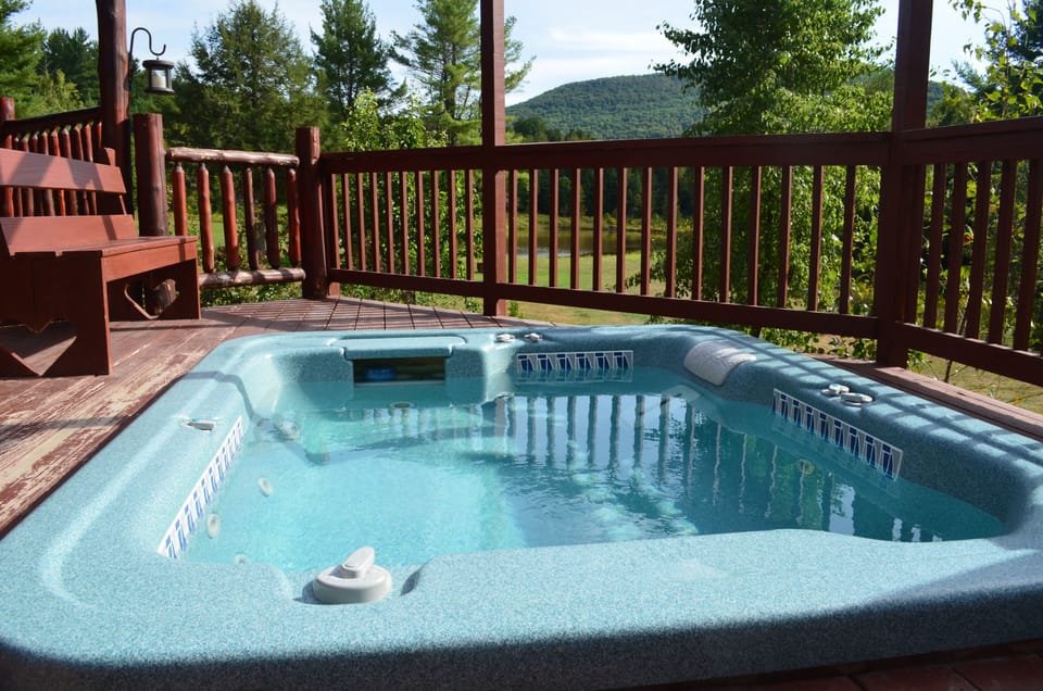 HOT TUB seats 4 to 5 adults 
Serviced weekly by professionals 