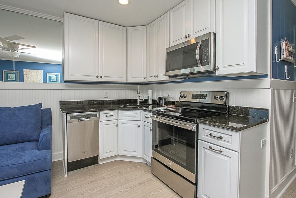 Seaside 232 - Fully Equipped Kitchen - Fully equipped kitchen with all new cabinets, granite counter tops and new stainless appliances.