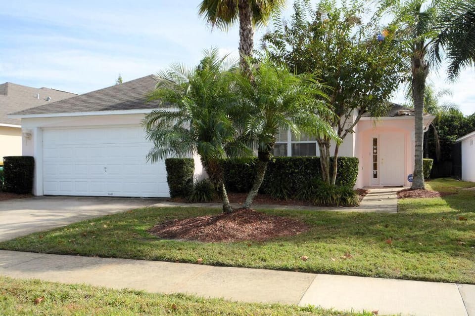 4-Bedroom-Pool-Home-Lake-Berkely-Resort-Kissimmee-5(1)