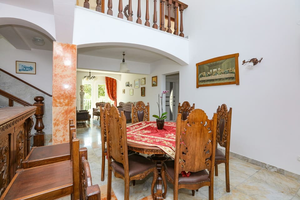 Dining room 1
