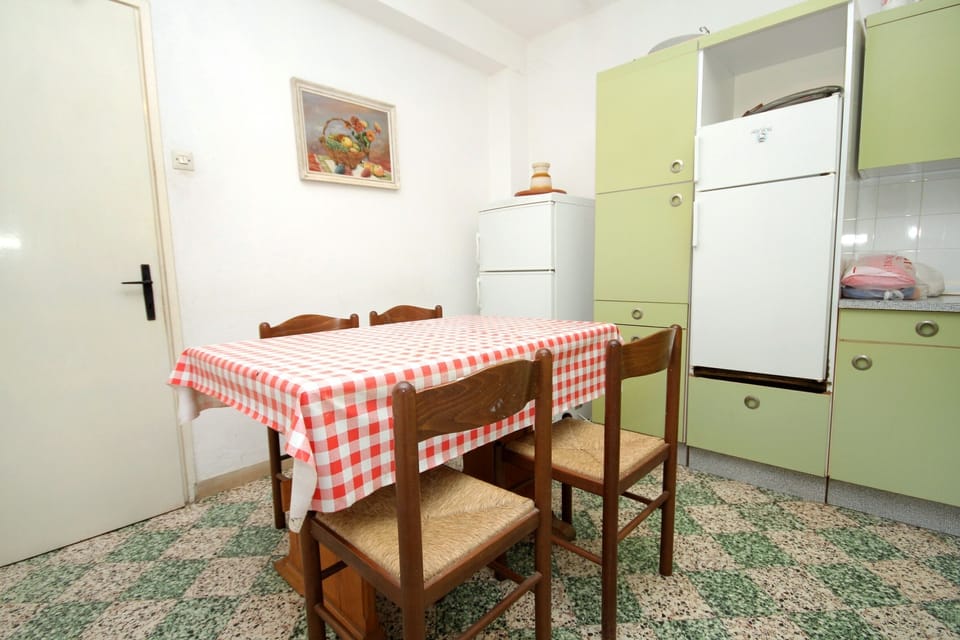 Dining room 2