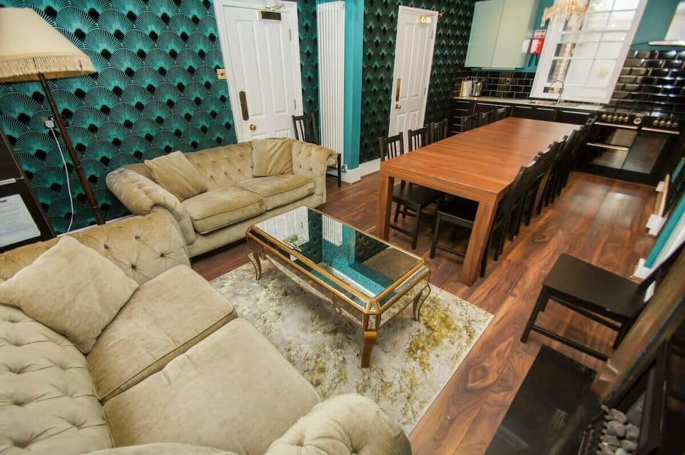 Living Room 1 of 2