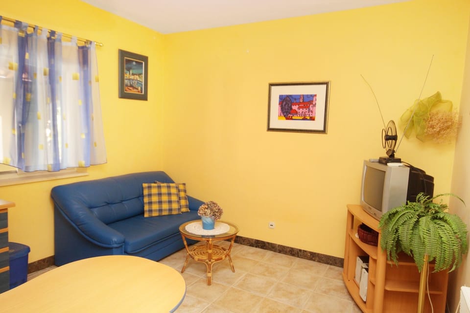 Living room 3