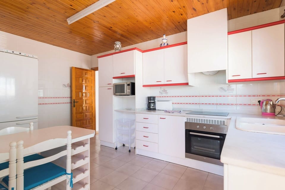 Pleasant holiday villa with private pool and stunning sea views, located in Calpe (COSTA BLANCA) for 8 people. The villa has four bedrooms and three bathrooms distributed over two floors.INTERIOR: This beautiful villa has air conditioning, is composed of two floors connected by external stairs. On the GROUND FLOOR, we will find a bedroom with two single beds and an en suite bathroom with shower. The UPPER FLOOR, consists of a large covered terrace with views of the sea and the pool, with access to living room with Sat / Tdt TV, well-equipped independent kitchen, with mixed kitchen (gas and electric), three large bedrooms (two of them with two single beds in each and one with double bed and en suite bathroom with shower) and finally, a bathroom with bathtub.EXTERIOR: Large closed and wooded plot with pool area with spectacular views where you can enjoy the sun and delicious barbecues. Parking for 2-3 cars.LOCATION: Enjoy the tranquility just one step away from all services: only 2km separate it from the center of Calpe and its supermarkets and 2.5km from the sandy beaches.OBSERVATIONS: Wifi included. Pets are allowed up to 12kg with supplement.
