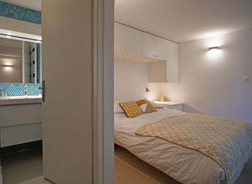 Bedroom 4 with double bed and 2 single beds and an ensuite shower room and WC