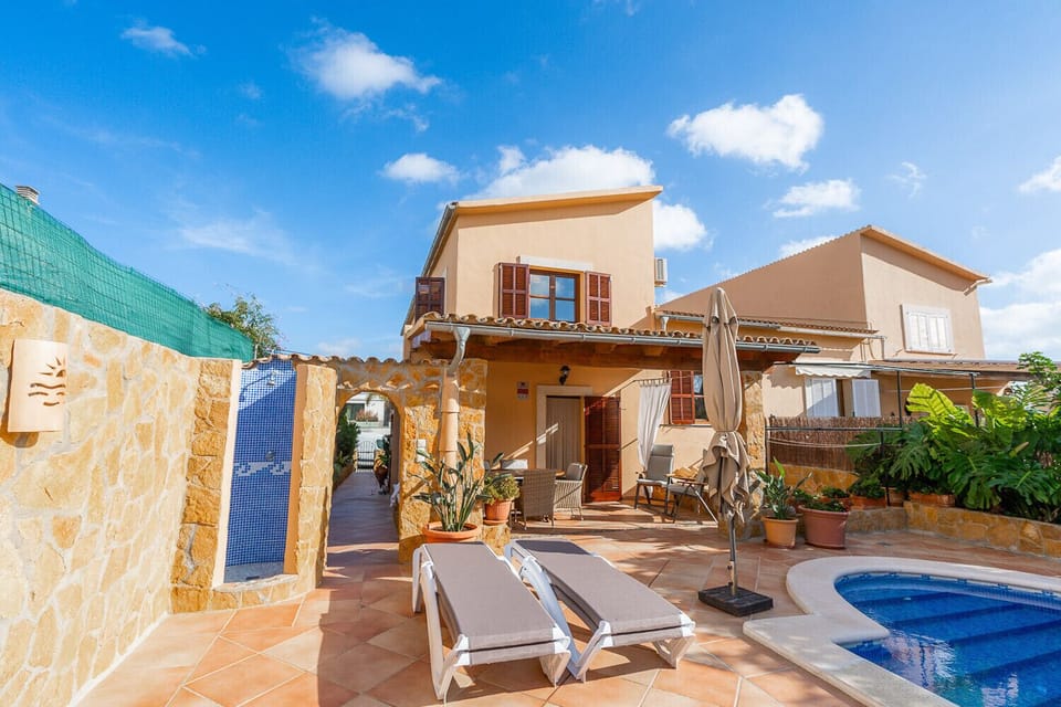 Villa Portals Nous is a beautiful place to spend your holidays, with a pool and sun loungers as seen in the photo, and a terrace with a porch where you can find shade. Rent from May to November.