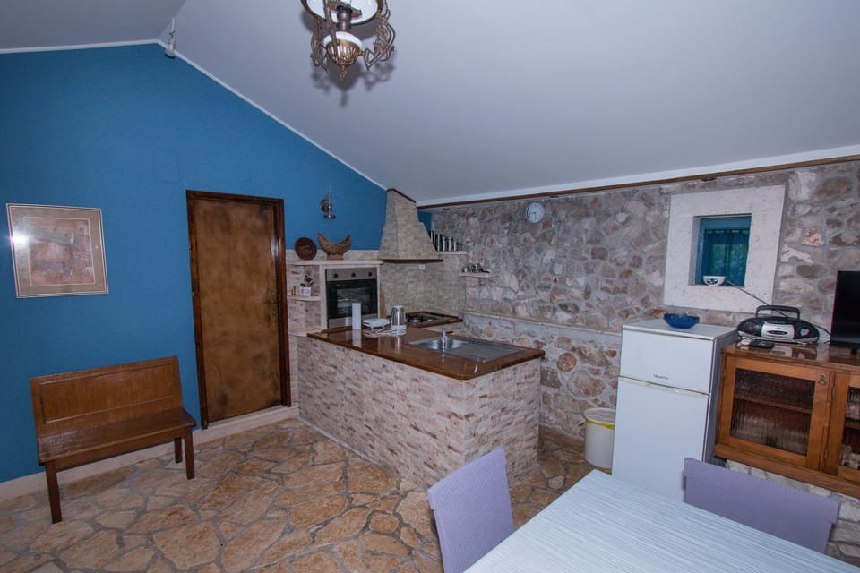 Kitchen 1