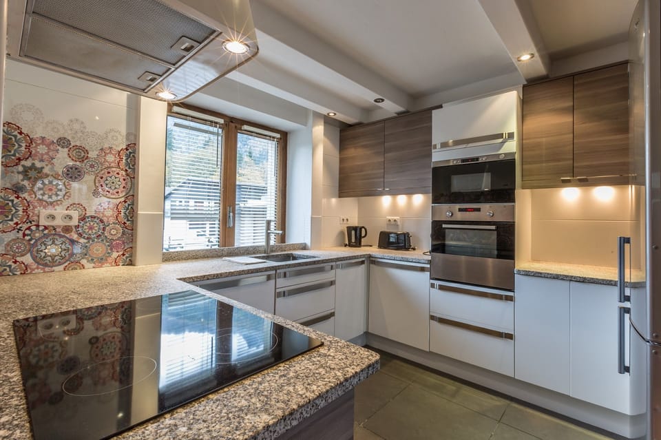 Modern, well equipped kitchen