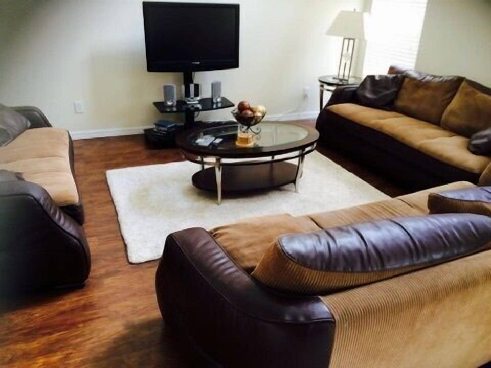 The lounge 3x 3 seater comfortable settees designed by cindy Crawford 