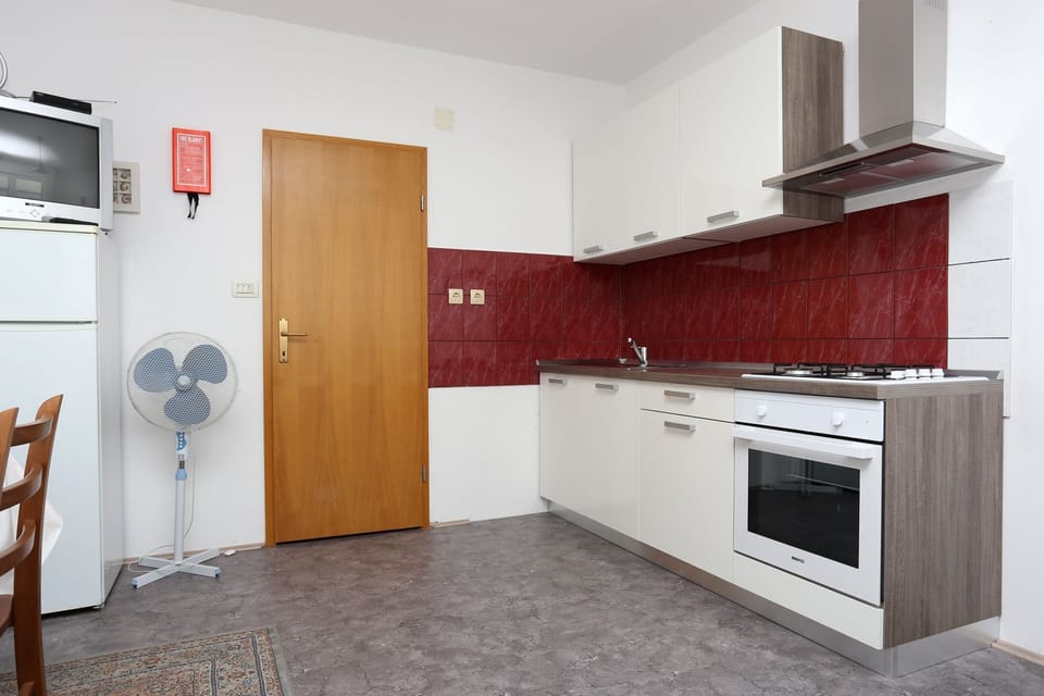 Kitchen 1