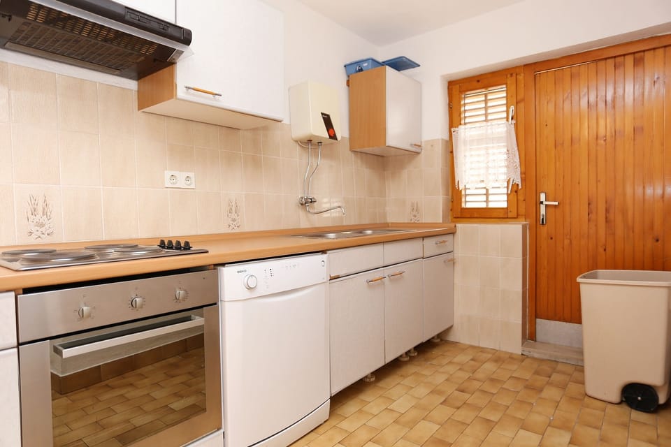 Kitchen 2