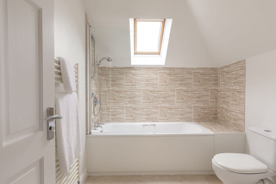 The Wheel House -bedroom two ensuite bathroom with bath and shower over