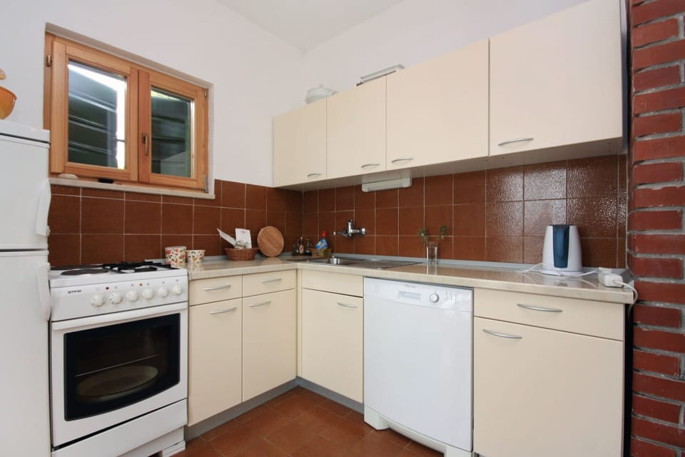 Kitchen 2
