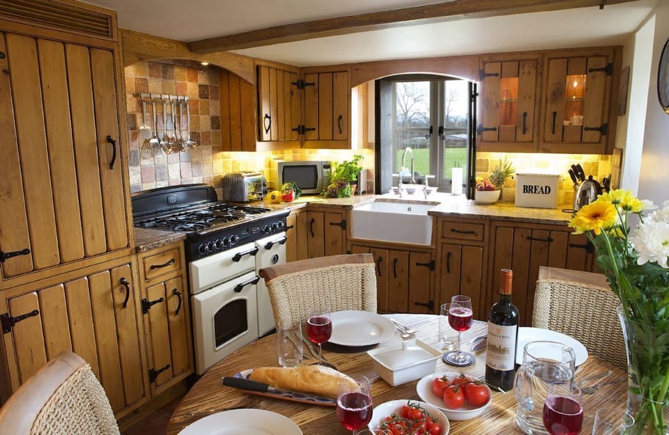 Field Cottage: Ground floor kitchen with dining for four guests (please note, there is no longer a microwave in Field Cottage)