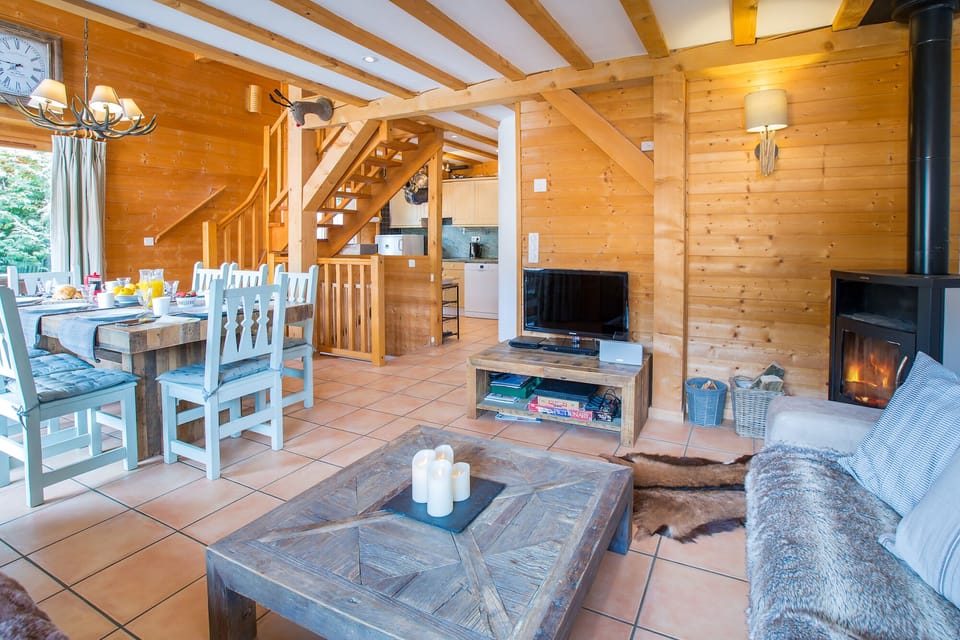 The dining and lounge area.