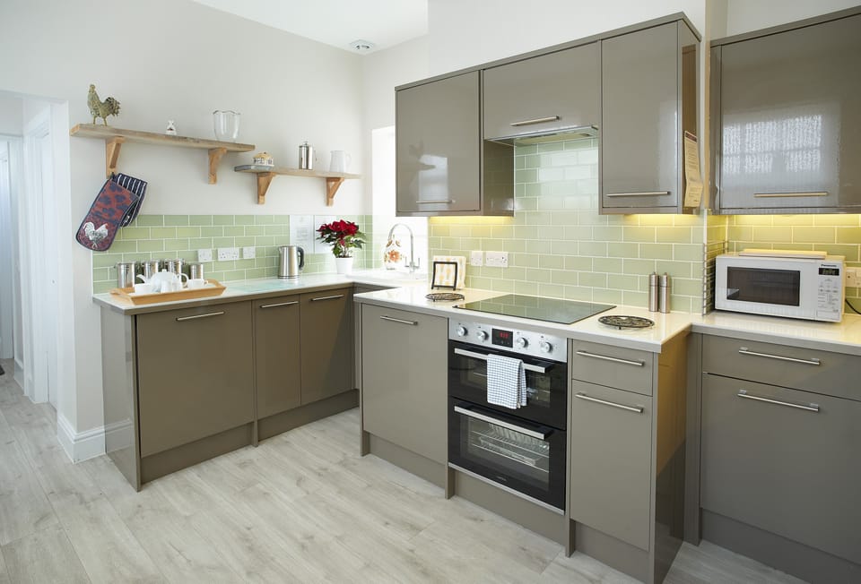 Stella, Nash Point Lighthouse:  Fully-equipped kitchen