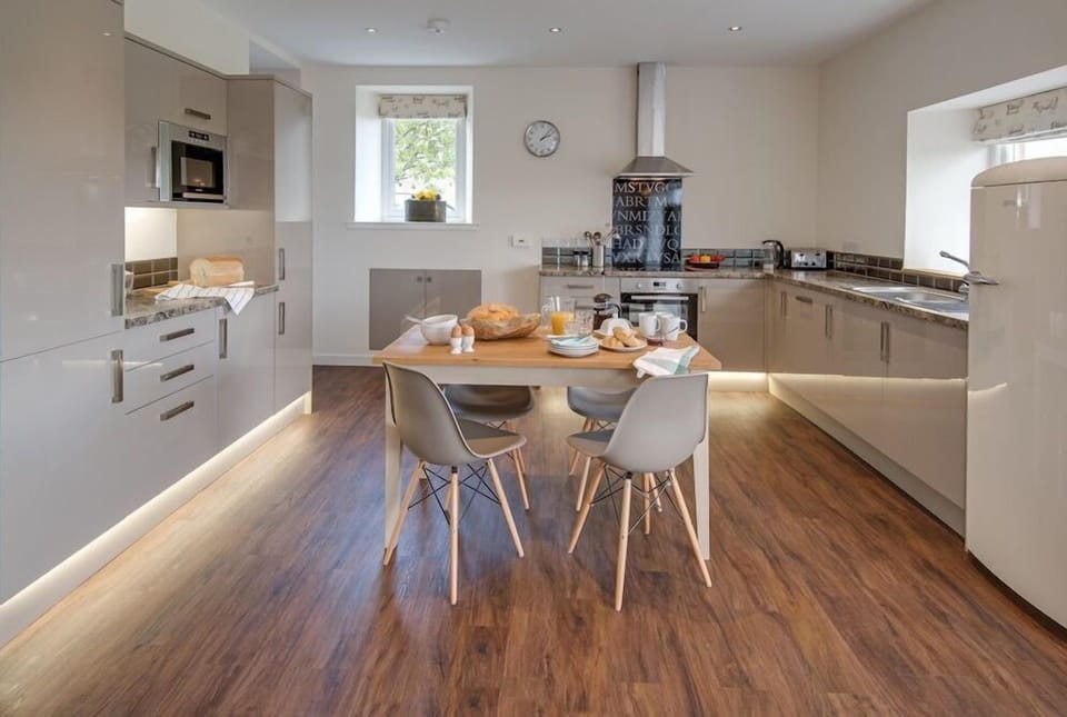 Smiddy - kitchen and dining area