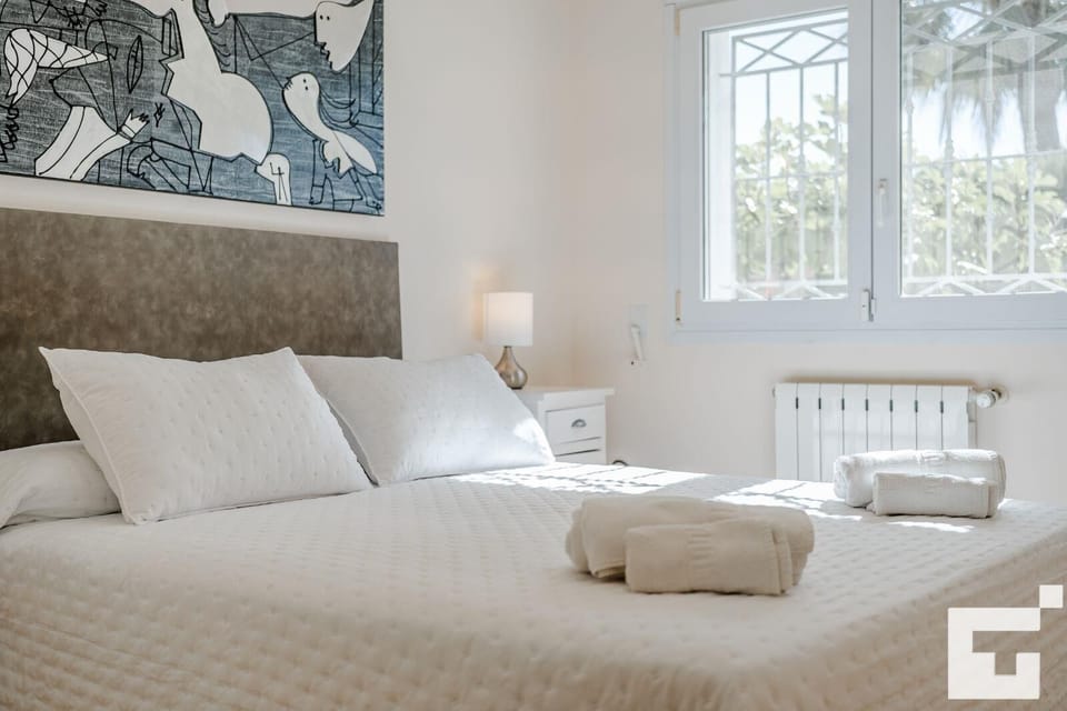 Bedroom with double bed