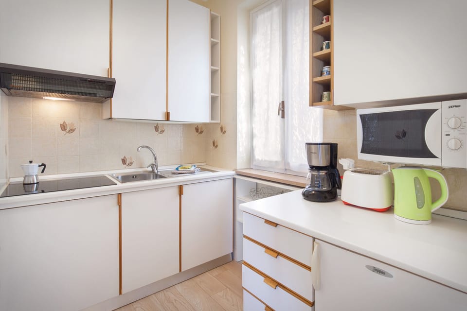 Kitchen with induction hub
