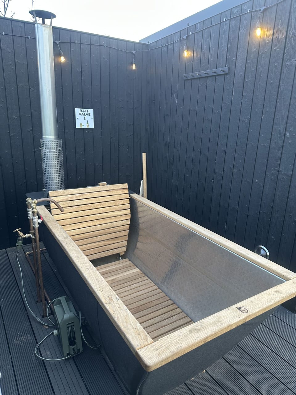Outdoor Tub at The Wellness Suite at Decoy Country Cottages