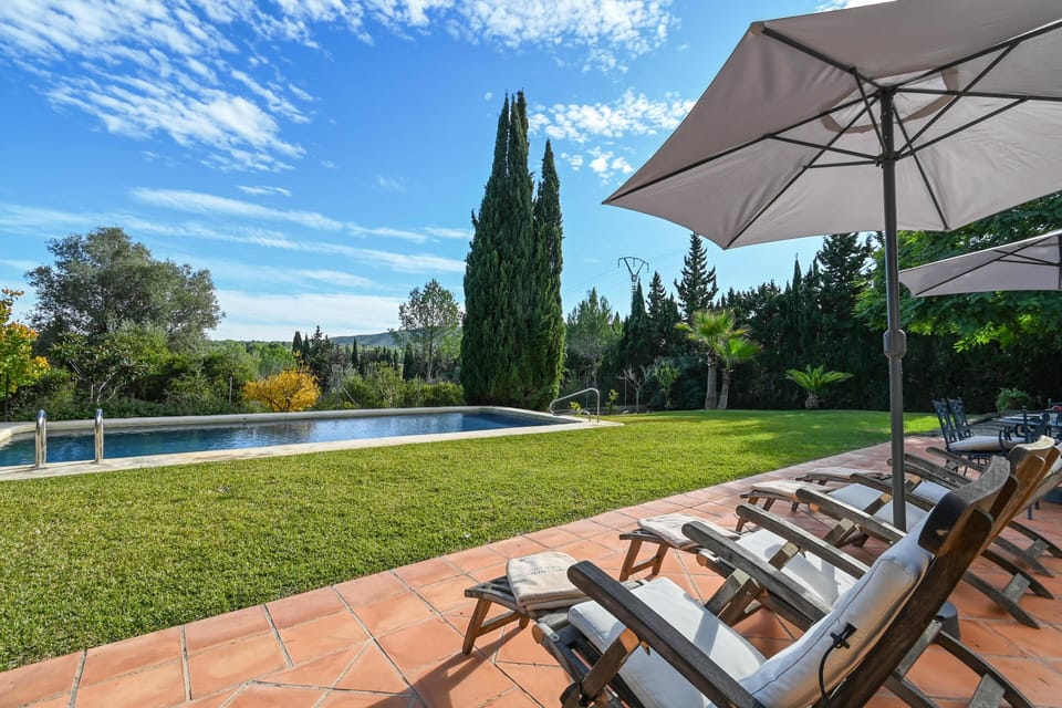 Garden and swimming pool