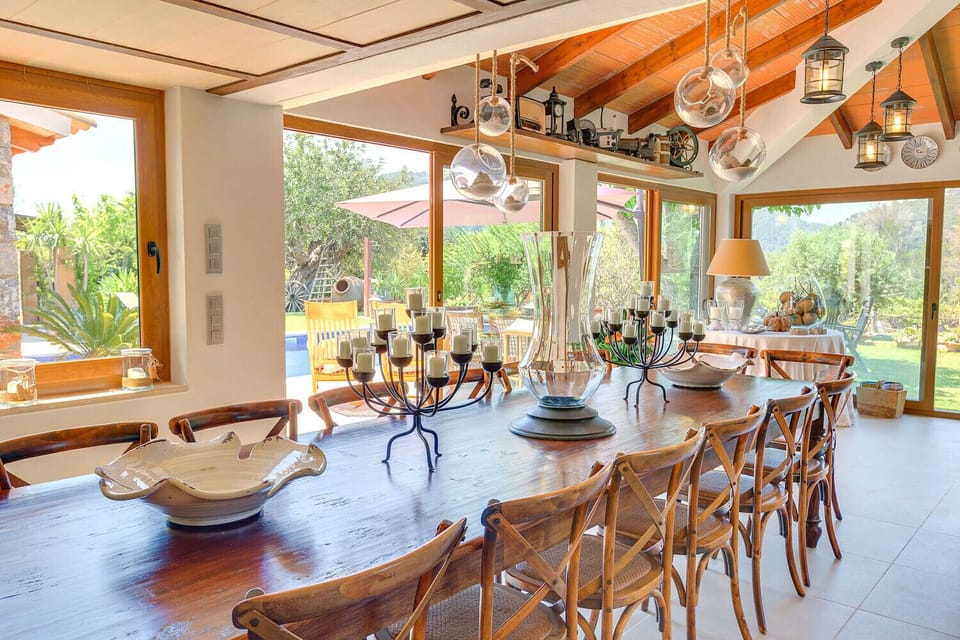 Dining room with garden views in Villa Can Sion, Esporles, Mallorca, for holiday rental