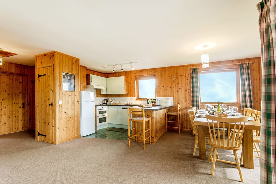 Kitchen & Dining area