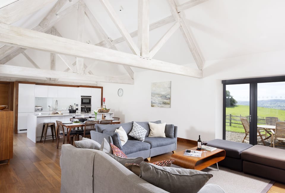 Open-plan sitting room, dining area and kitchen