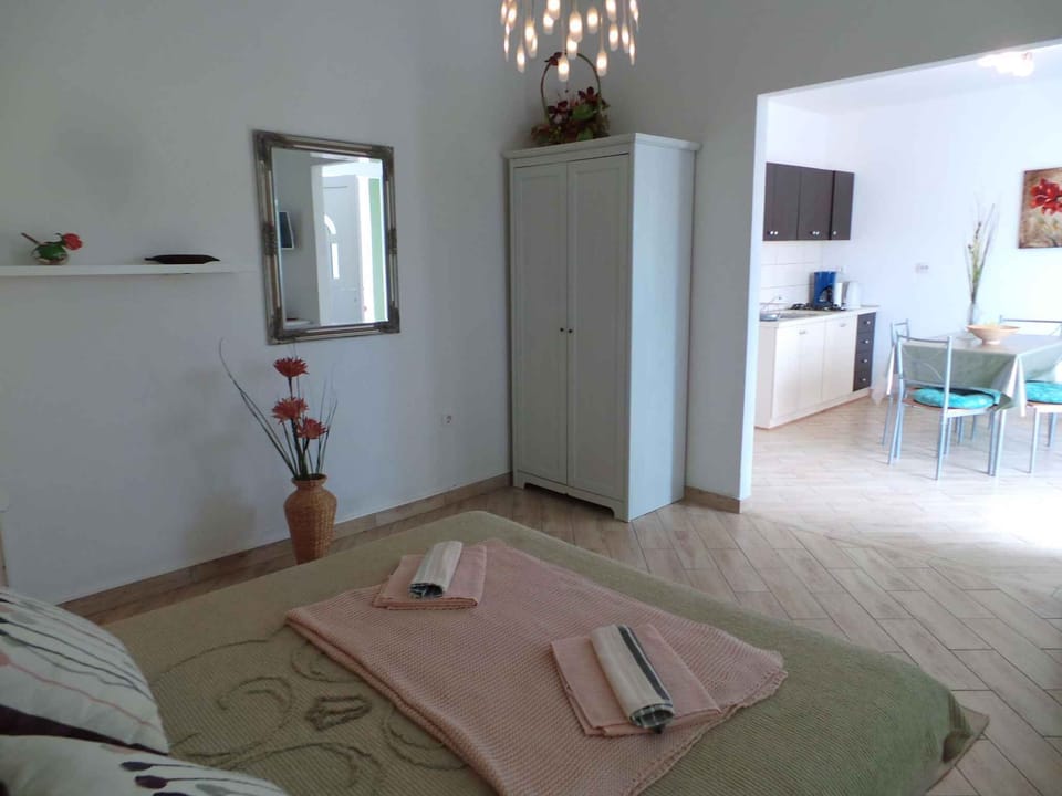 living/bedroom