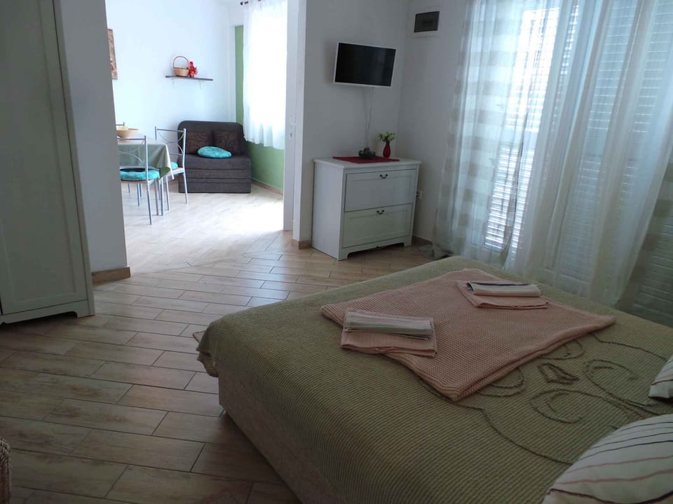 living/bedroom