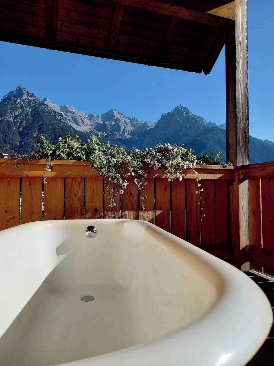 Outdoor spa tub