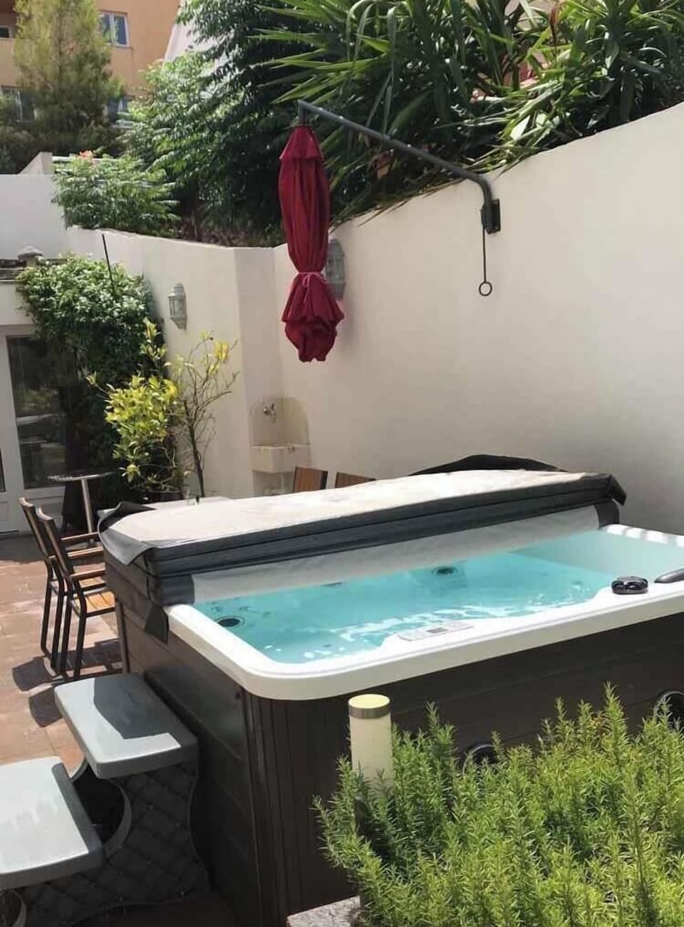 Outdoor spa tub