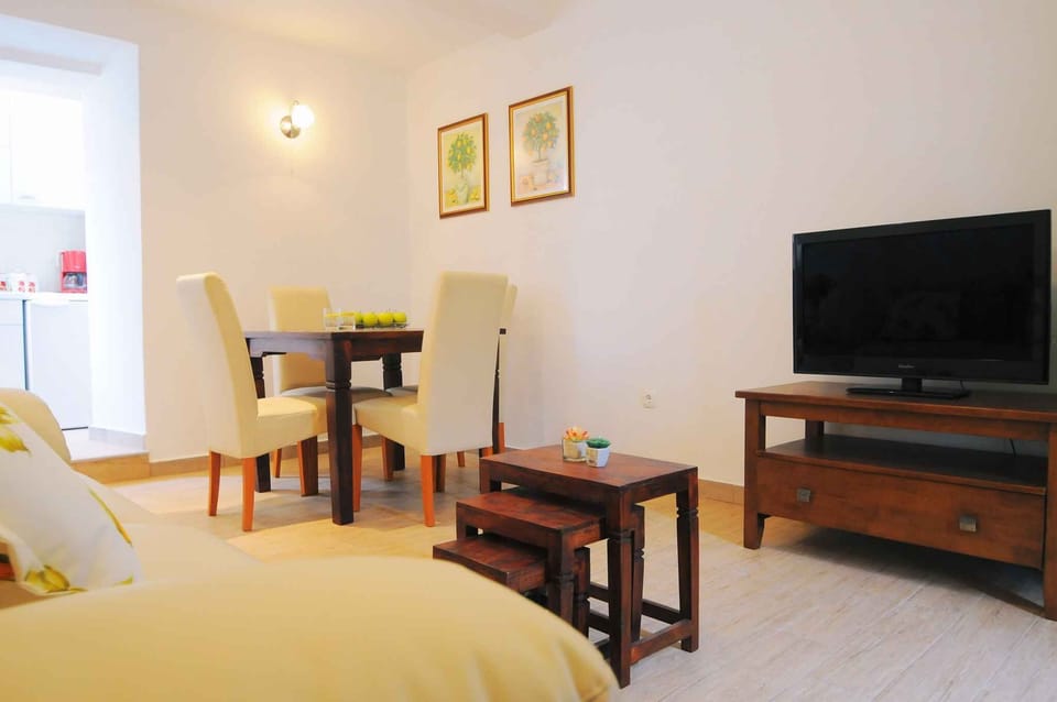 living/bedroom