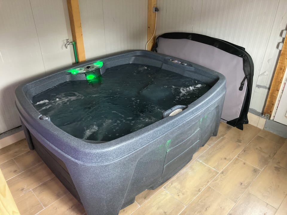 Indoor spa tub