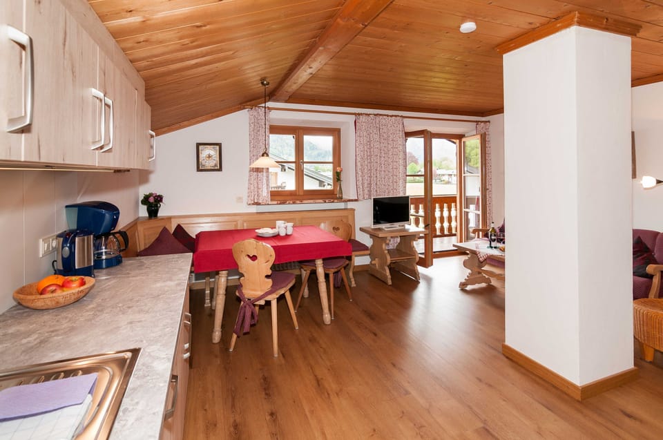 Apartment 8 - Guest house Apartments Liedschreiber GbR Bed and Breakfast in Tegernsee