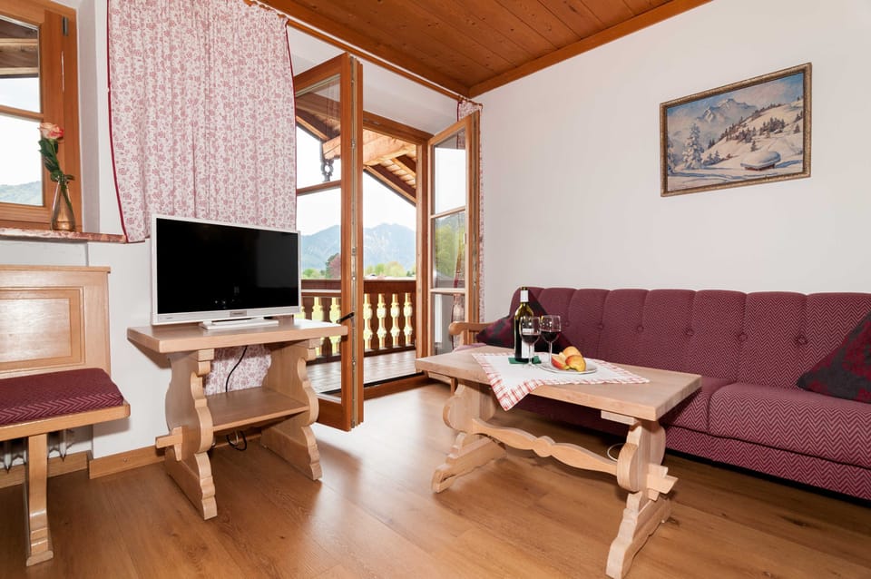 Apartment 8 - Guest house Apartments Liedschreiber GbR Bed and Breakfast in Tegernsee