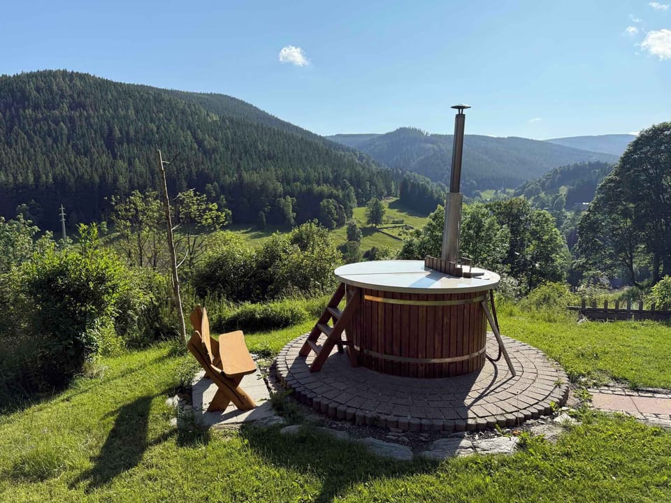 Outdoor spa tub