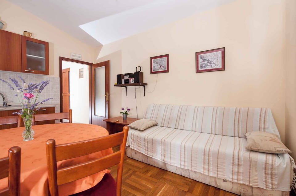 living/bedroom