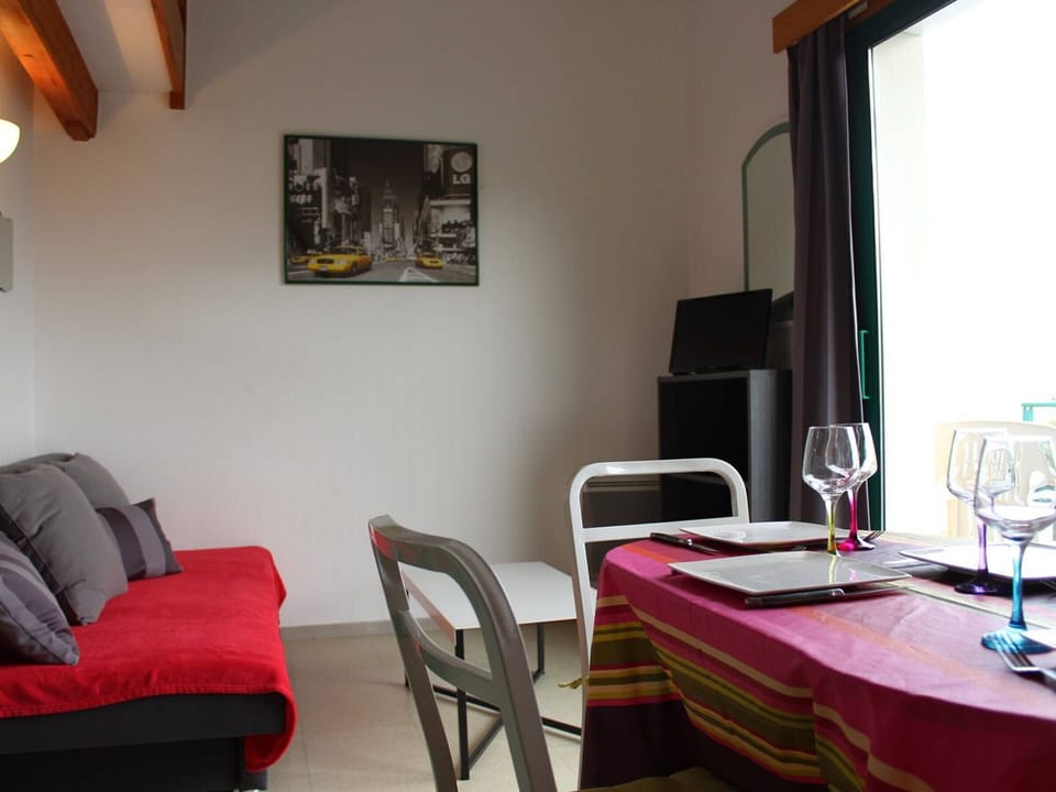 Bright duplex with balcony and parking - 4 sleeps La Rochelle Apartment in La Rochelle