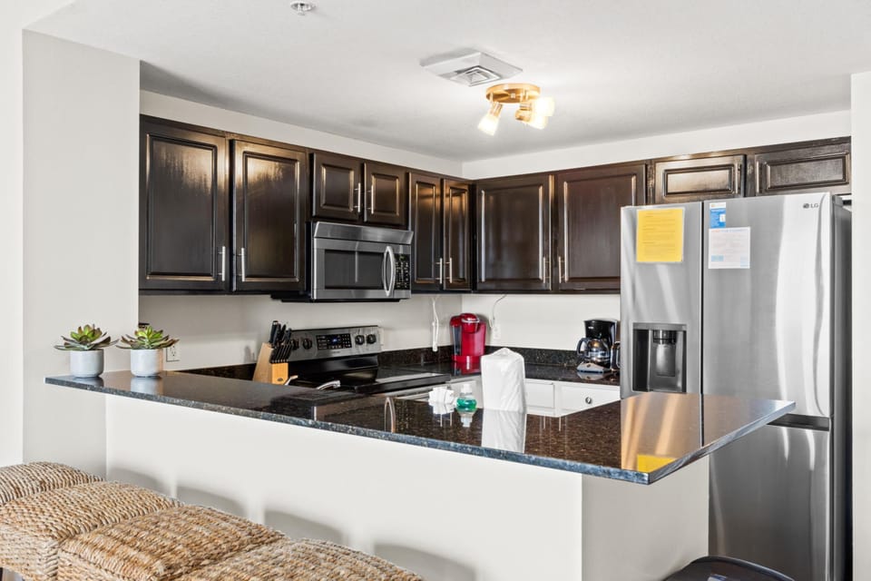 Kitchen with Breakfast Bar