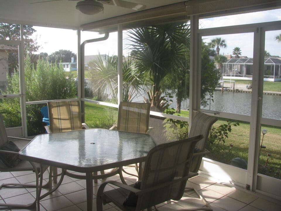 large sunny lanai with water view and TV.
table and 6 chairs + bbq patio
