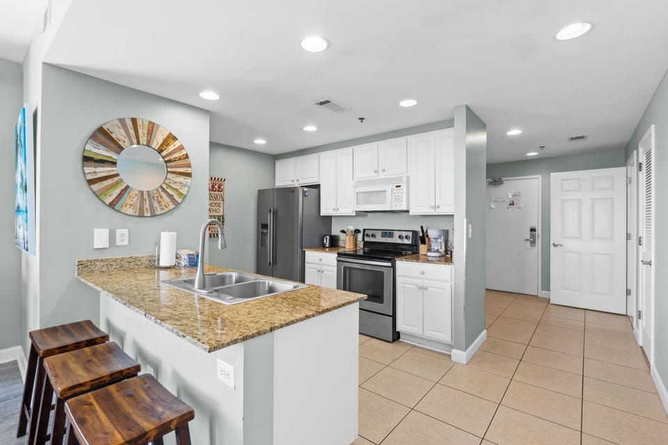 Kitchen with Breakfast Bar