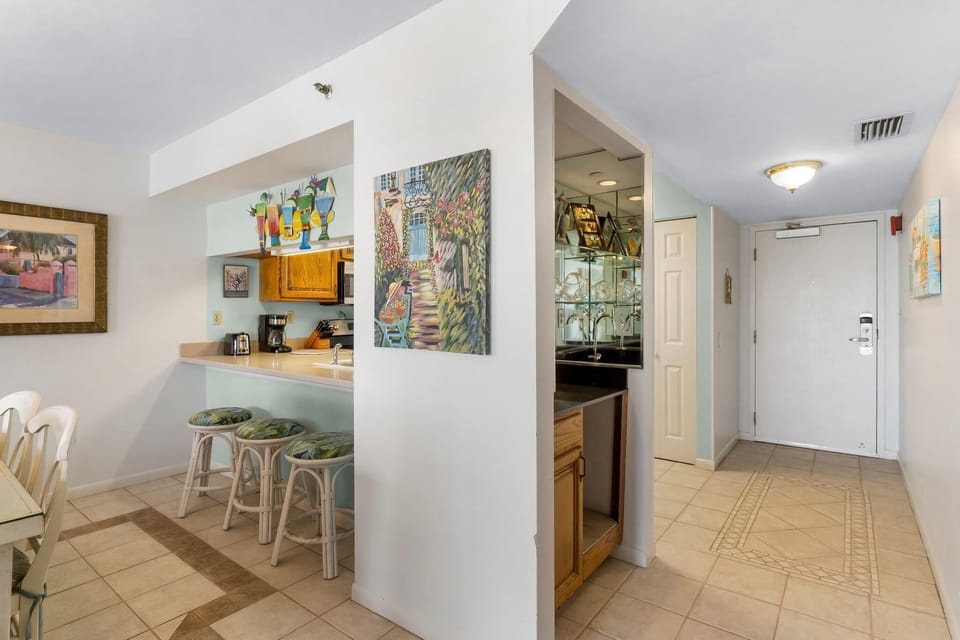 Kitchen with Breakfast Bar