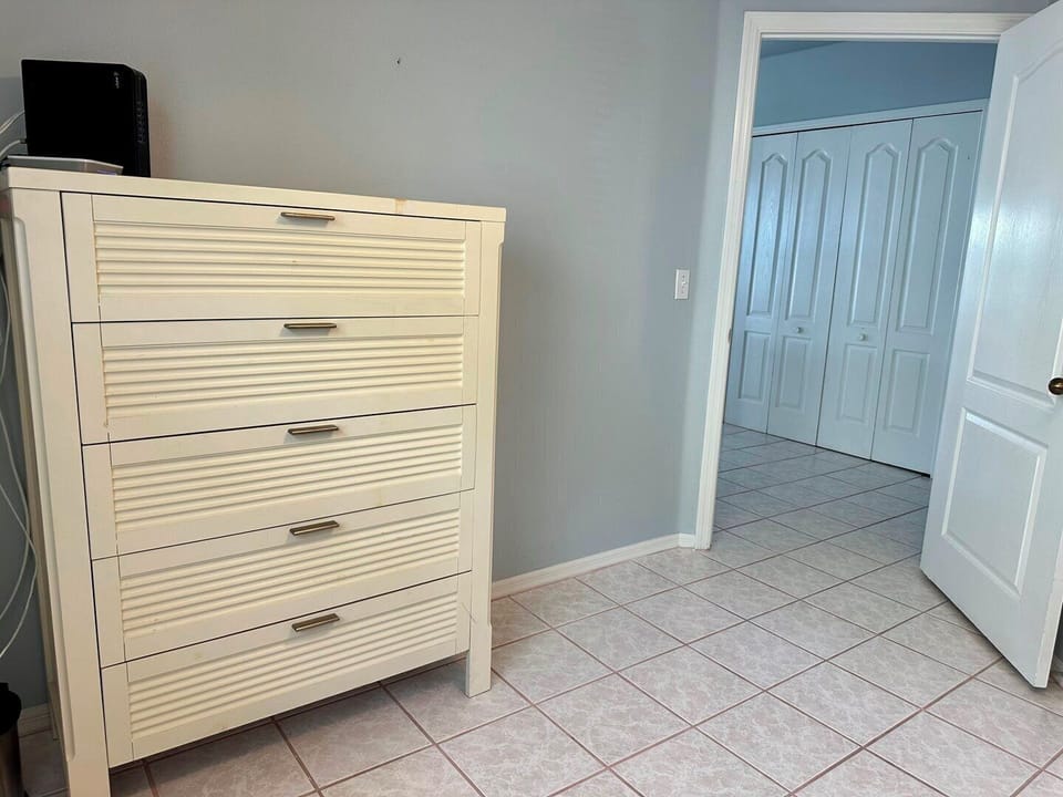 Guest Bedroom #1