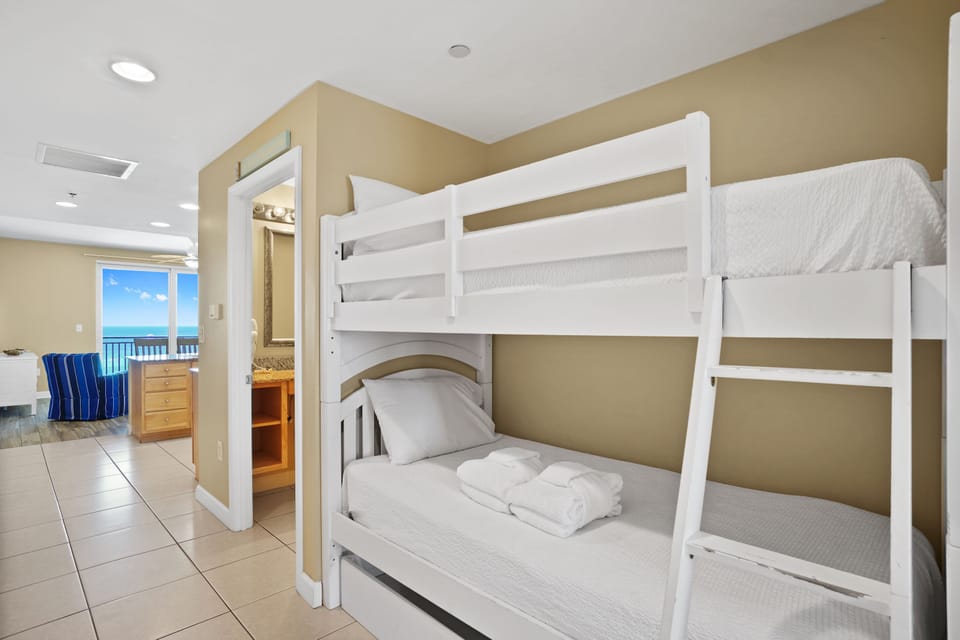 Bunk Alcove