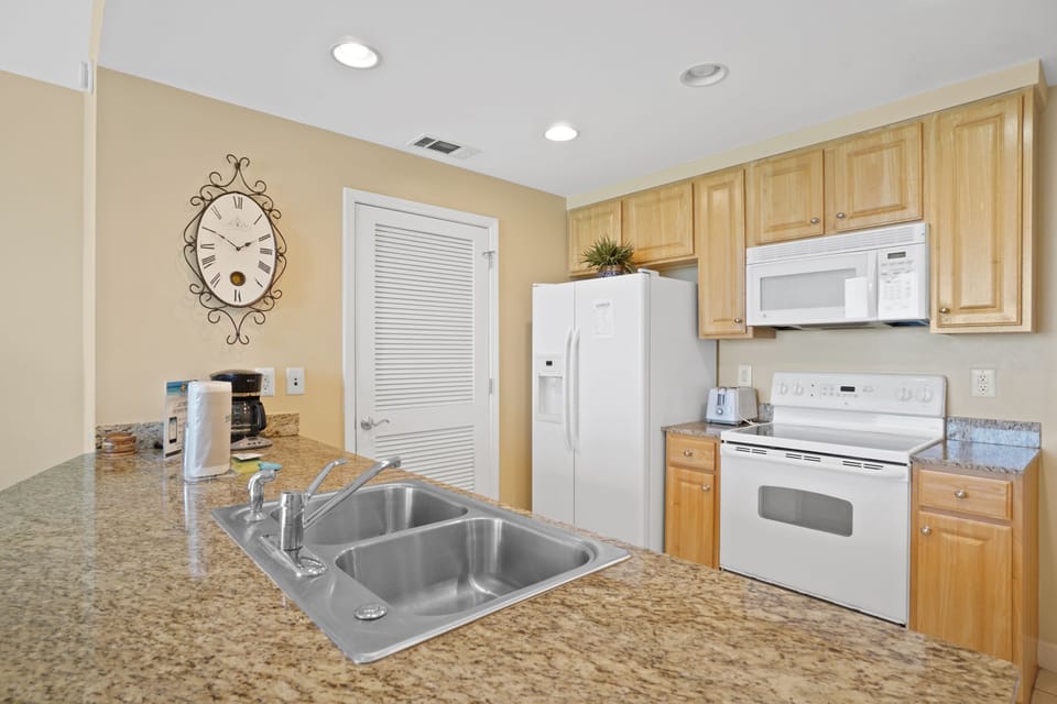 Kitchen with Breakfast Bar