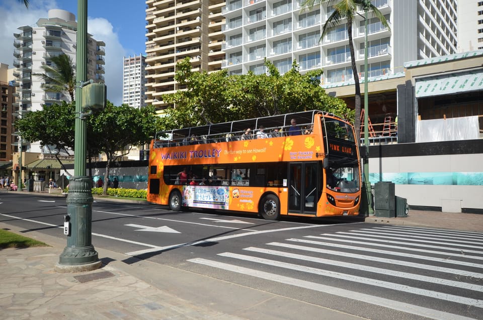 Waikiki trolley tours with Japanese Speaking